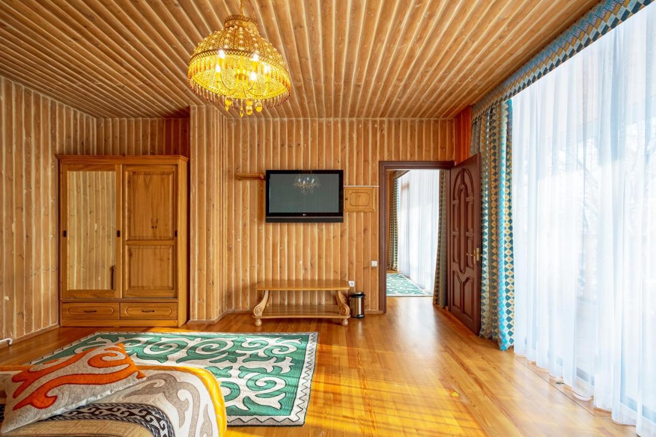 Navat Hotel Biszkek Zewnętrze zdjęcie