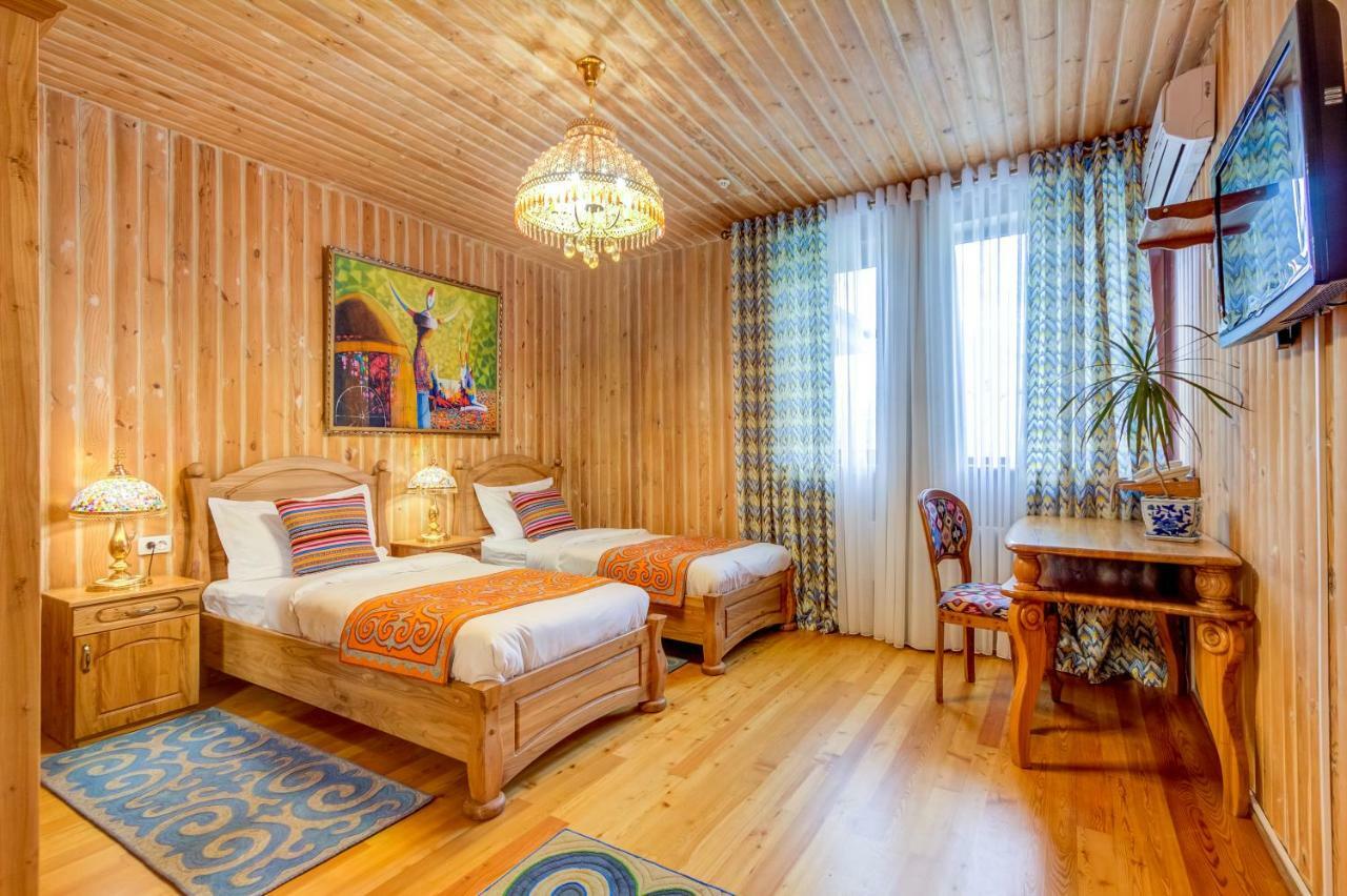 Navat Hotel Biszkek Zewnętrze zdjęcie