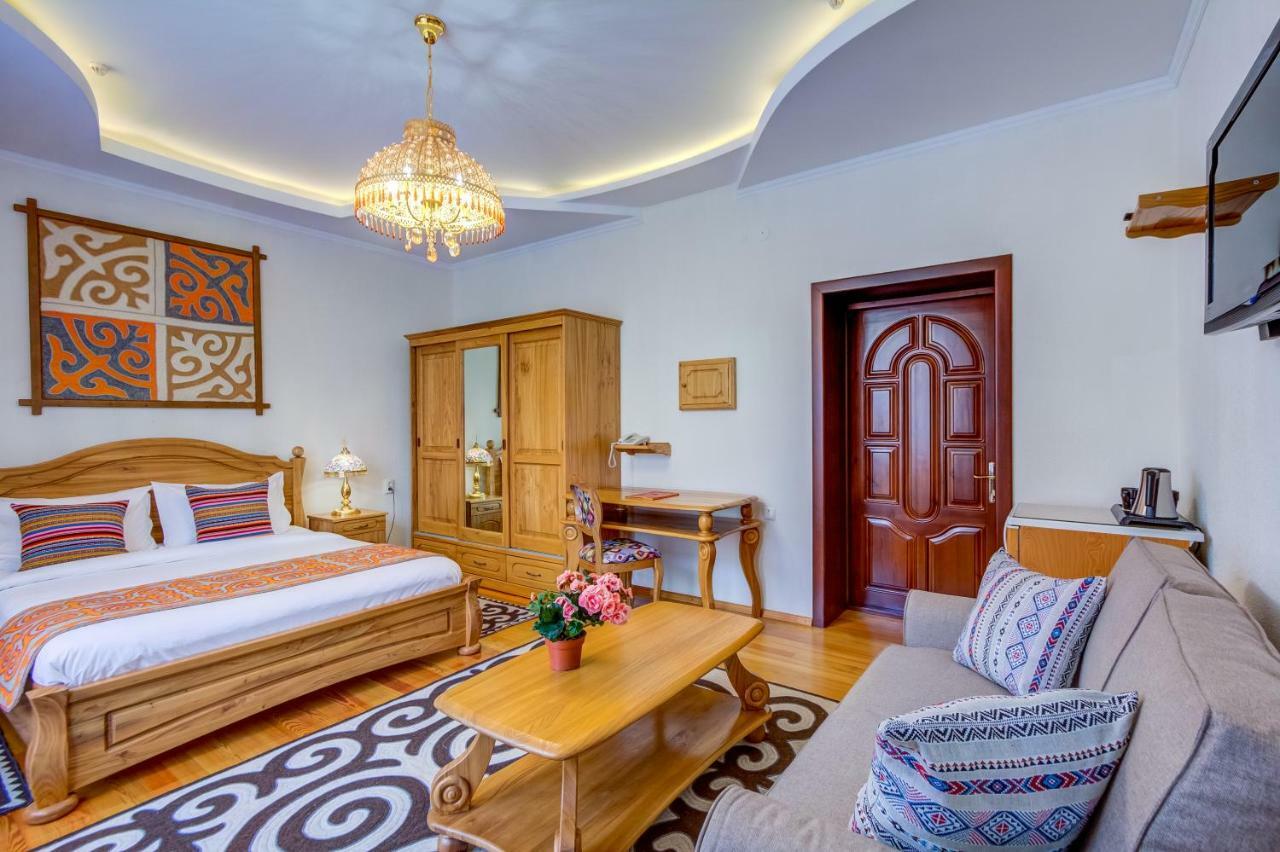 Navat Hotel Biszkek Zewnętrze zdjęcie