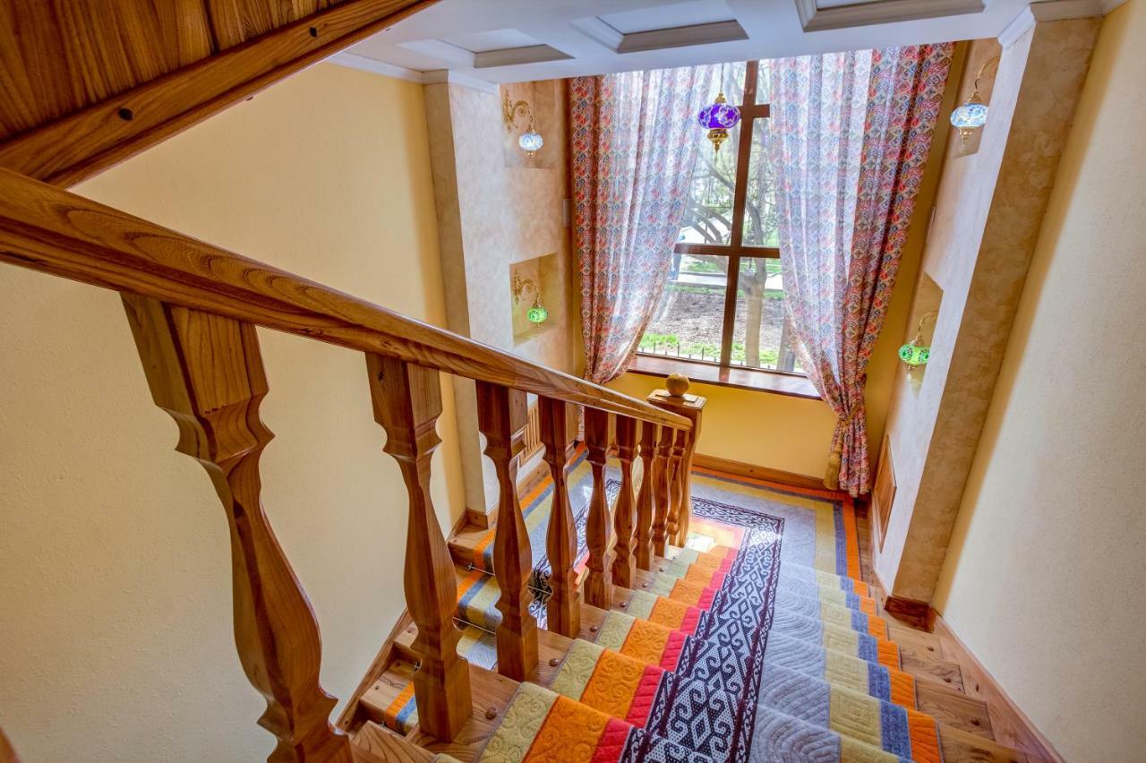 Navat Hotel Biszkek Zewnętrze zdjęcie
