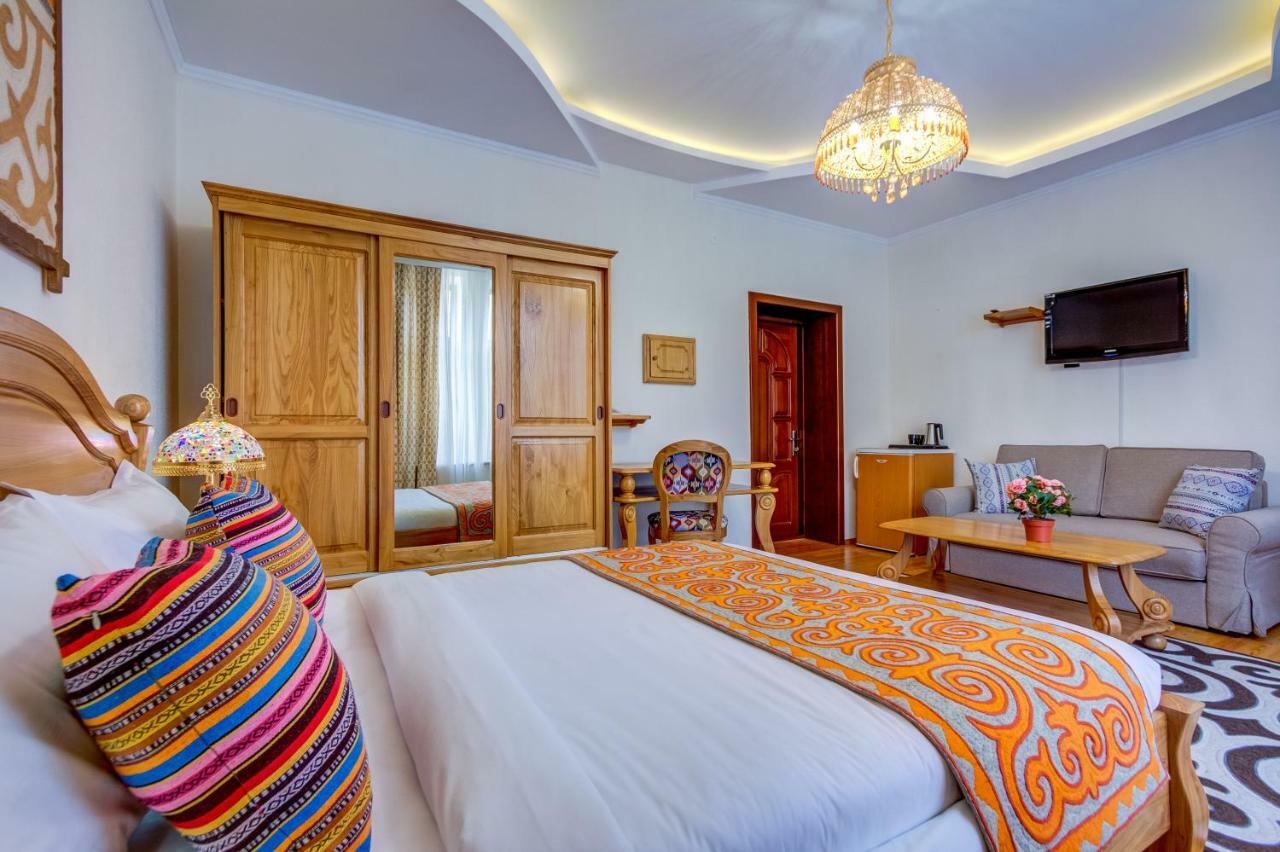 Navat Hotel Biszkek Zewnętrze zdjęcie
