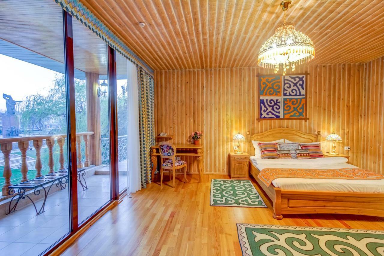 Navat Hotel Biszkek Zewnętrze zdjęcie