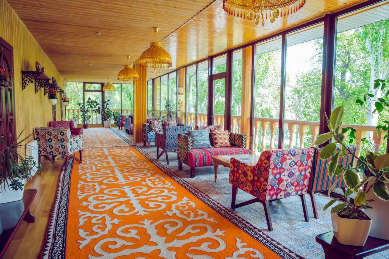 Navat Hotel Biszkek Zewnętrze zdjęcie