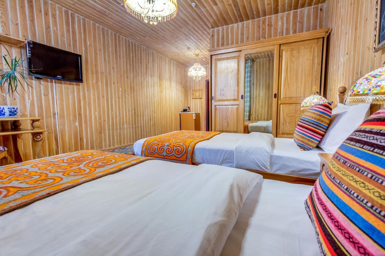 Navat Hotel Biszkek Zewnętrze zdjęcie