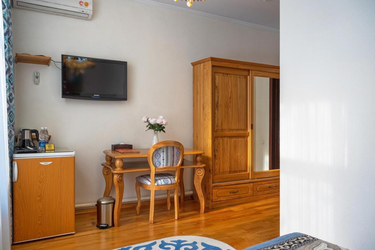 Navat Hotel Biszkek Zewnętrze zdjęcie