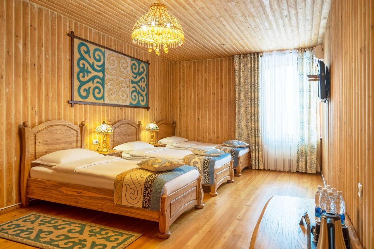 Navat Hotel Biszkek Zewnętrze zdjęcie